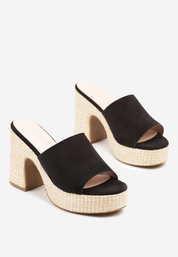 Born2be - Czarne Klapki na Słupku z Szerokim Paskiem z Imitacji Zamszu Volima. Okazja: na co dzień. Kolor: czarny. Materiał: zamsz. Obcas: na słupku. Styl: casual. Wysokość obcasa: średni