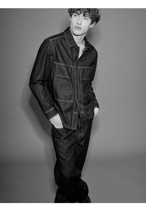 Reserved - Jeansy loose fit - granatowy. Kolor: niebieski