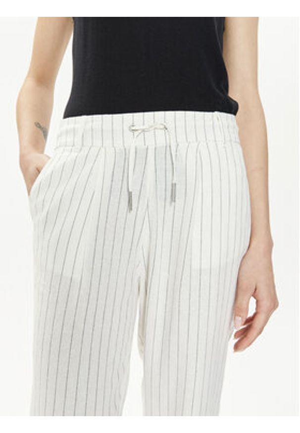 only - ONLY Spodnie materiałowe Caro Poptrash 15278710 Biały Comfort Fit. Kolor: biały. Materiał: wiskoza