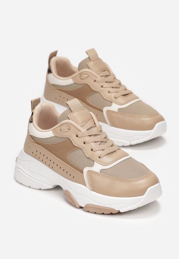 Renee - Ciemnobeżowe Sneakersy na Grubej Podeszwie z Cholewką przed Kostkę i Perforacją Obethy. Wysokość cholewki: przed kostkę. Kolor: beżowy. Szerokość cholewki: normalna