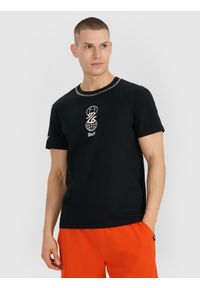 4f - 4F T-shirt regular z nadrukiem męski - czarny XXL. Okazja: na co dzień. Kolor: czarny. Materiał: bawełna, jersey. Wzór: nadruk. Styl: casual, sportowy, klasyczny, street, elegancki