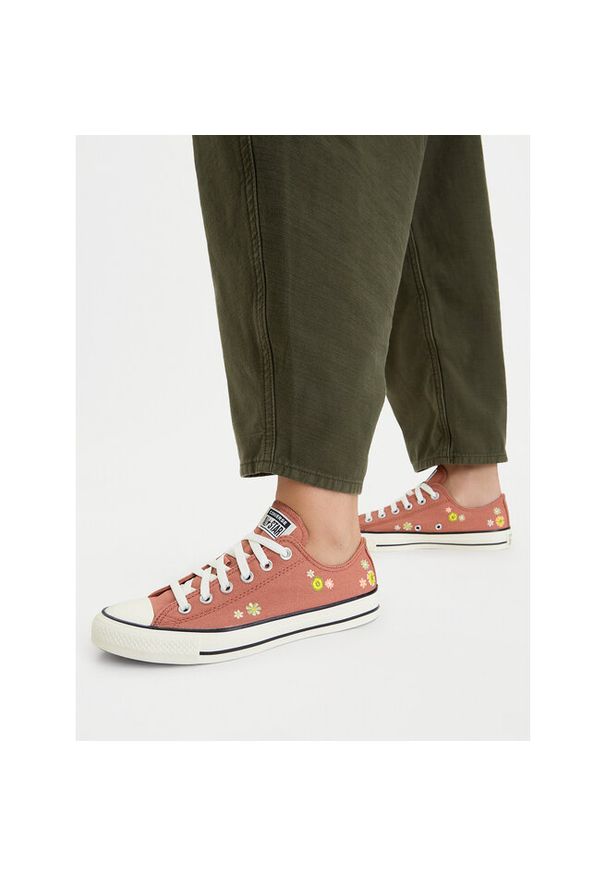 Trampki Converse. Kolor: brązowy