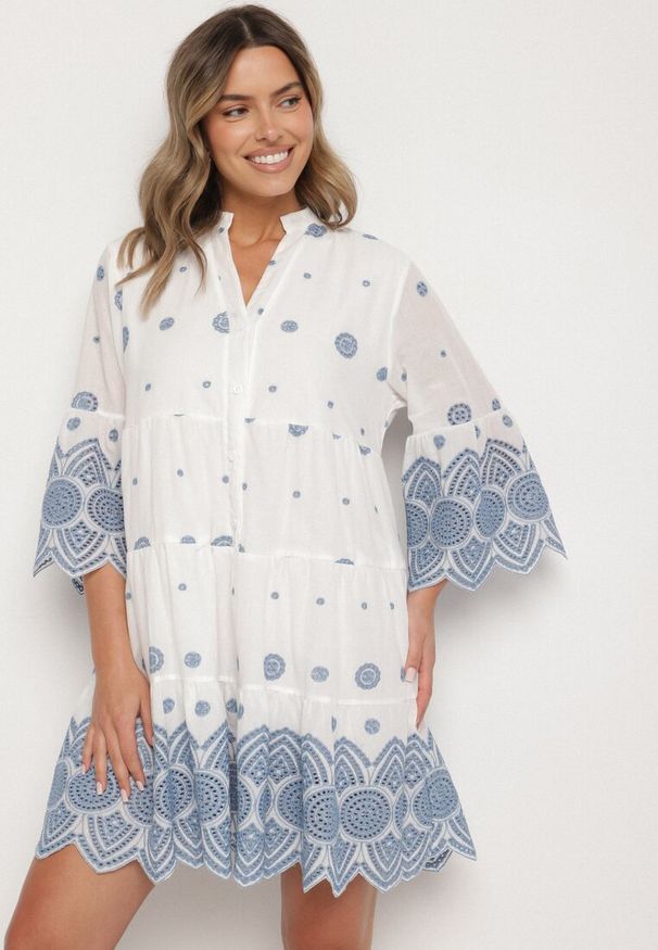 Born2be - Biała Bawełniana Sukienka Pudełkowa ze Wzorem Etno Rallea. Okazja: na co dzień. Kolor: biały. Materiał: bawełna. Styl: etno