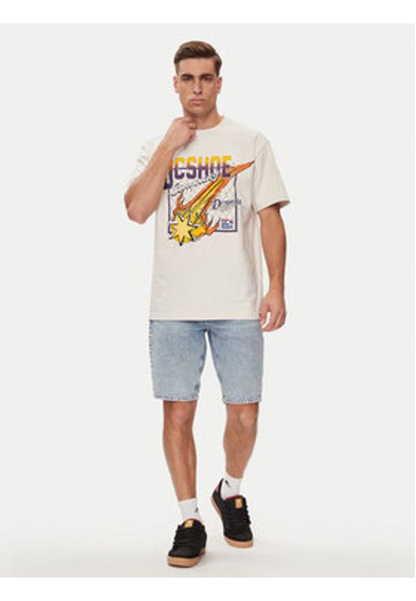 DC Shoes T-Shirt Showtime Starz Hss ADYZT05344 Biały Regular Fit. Kolor: biały. Materiał: bawełna