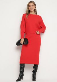 Born2be - Czerwony Prążkowany Komplet z Wiskozą Góra o Kroju Nietoperza Spódnica z Gumką w Pasie Zortia. Kolor: czerwony. Materiał: wiskoza, prążkowany. Wzór: prążki #3