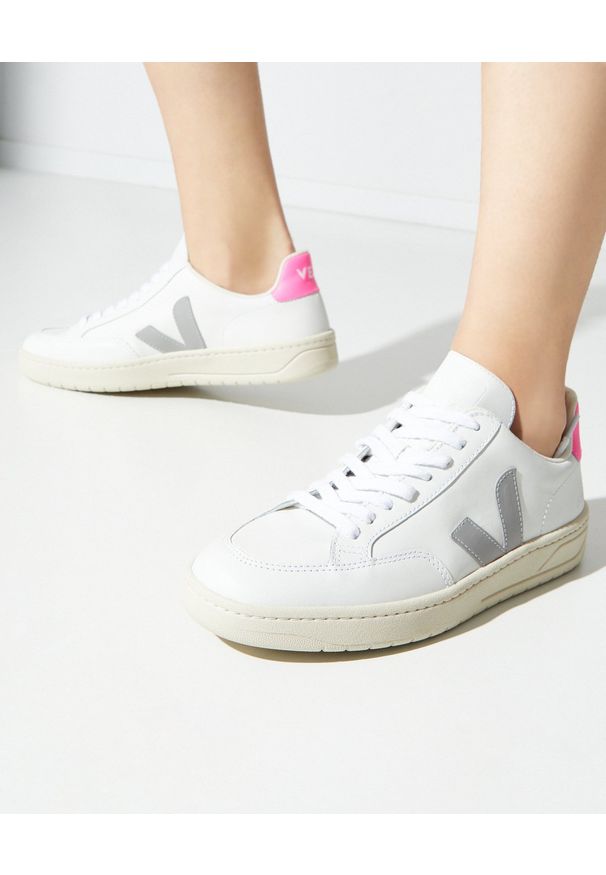 Veja - VEJA - Białe sneakersy V-12. Kolor: biały. Materiał: bawełna, materiał, poliester, guma, jersey. Szerokość cholewki: normalna