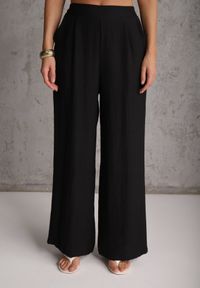 Renee - Czarne Szerokie Spodnie Casual High Waist ze Strukturalnej Tkaniny Hyrarpia. Okazja: na co dzień. Stan: podwyższony. Kolor: czarny. Materiał: tkanina. Styl: casual #4