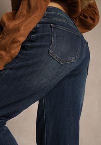 Renee - Granatowe Jeansy Mom Fit High Waist z Wiskozą Erralia. Okazja: na spacer, na co dzień. Stan: podwyższony. Kolor: niebieski. Styl: casual