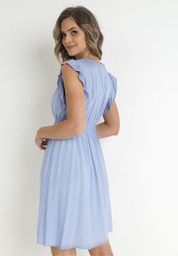 Born2be - Niebieska Sukienka Mini z Wiskozy z Koronkową Tasiemką i Gumką w Talii Susanji. Kolor: niebieski. Materiał: koronka, wiskoza. Długość: mini