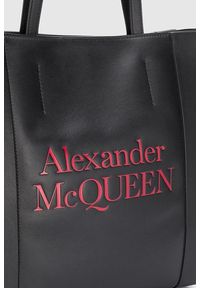 Alexander McQueen - ALEXANDER MCQUEEN Czarna skórzana shopperka z czerwonym logo. Kolor: czarny. Materiał: skórzane #3