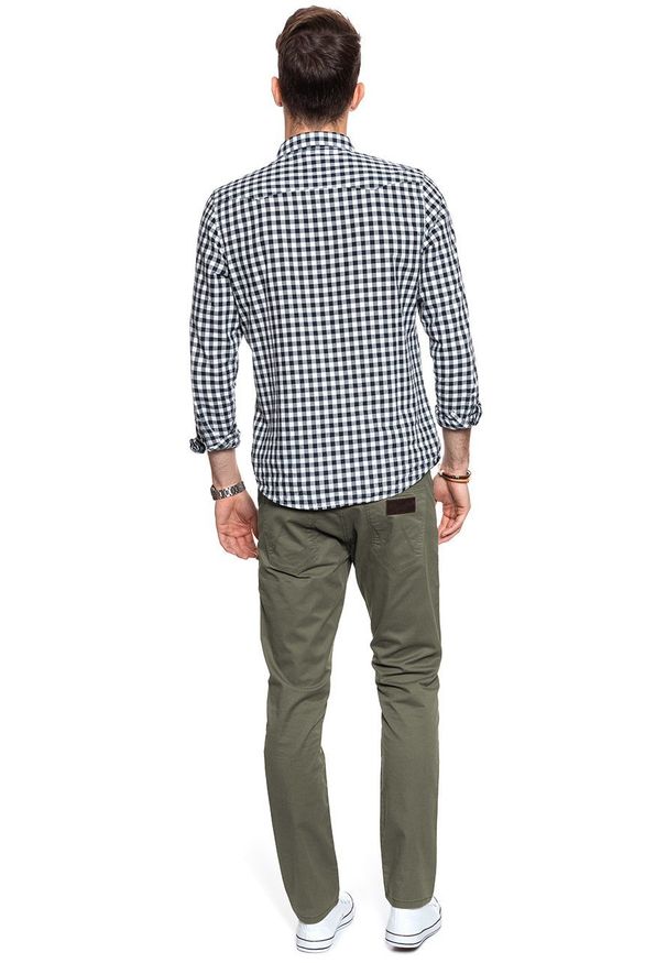 Wrangler - WRANGLER SPODNIE MĘSKIE LARSTON DUSTY OLIVE W18SXC275 112127672. Materiał: materiał