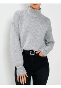 Sinsay - Prążkowany golf - szary. Typ kołnierza: golf. Kolor: szary. Materiał: prążkowany