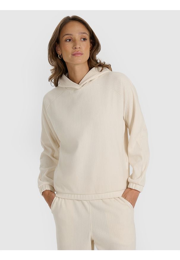4f - 4F Bluza dresowa nierozpinana z kapturem damska - biała XL. Okazja: na co dzień. Typ kołnierza: kaptur. Kolor: biały. Materiał: dresówka. Styl: casual