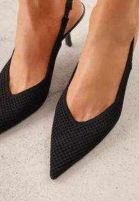 Renee - Czarne Sandały Slingback z Ażurową Cholewką i Szpiczastym Noskiem Beethovia. Okazja: na ślub cywilny, na wesele, na imprezę. Nosek buta: szpiczasty. Kolor: czarny. Materiał: jeans. Szerokość cholewki: normalna. Wzór: ażurowy. Styl: wizytowy #4