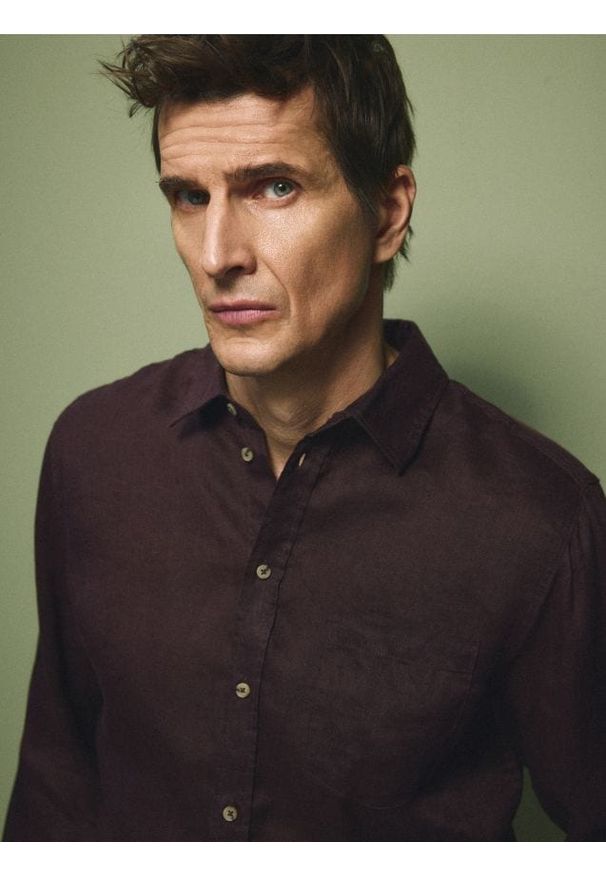 Reserved - Lniana koszula regular fit - brązowy. Kolor: brązowy. Materiał: len