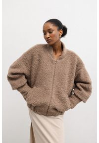 Marsala - Kurtka bomberka z wełny w kolorze MOCCA- WOOLY. Okazja: na co dzień. Materiał: wełna. Długość: długie. Styl: casual, elegancki #1