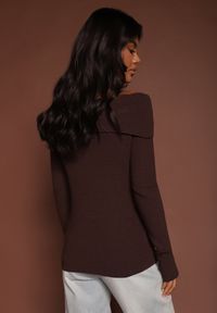 Renee - Brązowy Sweter z Wiskozą i Ozdobą z Cyrkonii Mirrise. Okazja: na co dzień. Kolor: brązowy. Materiał: wiskoza. Wzór: aplikacja. Styl: klasyczny, casual, elegancki #8