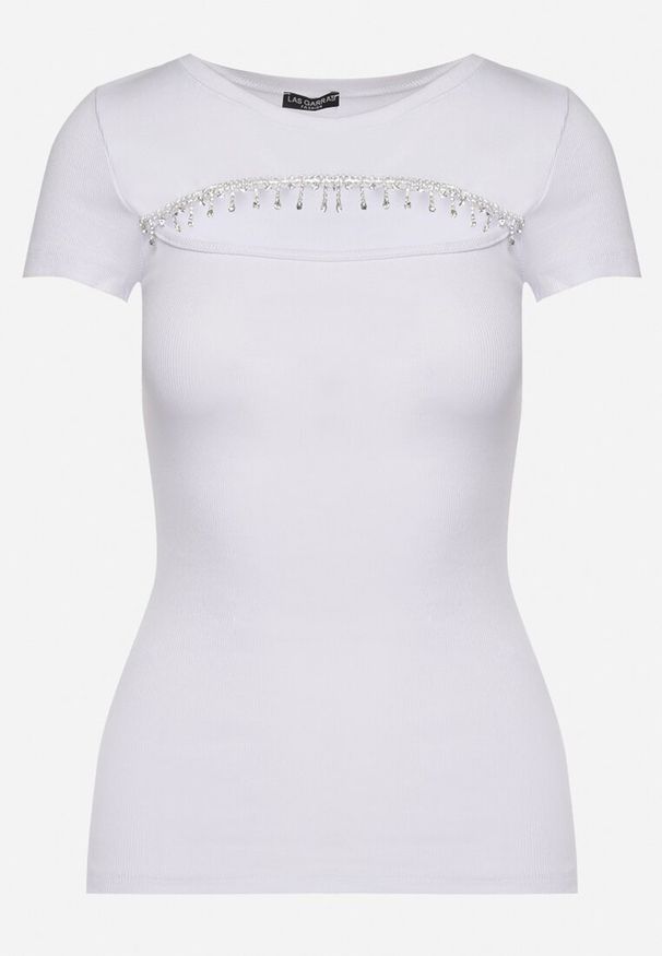 Born2be - Biała Prążkowana Bluzka Bawełniana z Wycięciem Ozdobionym Cyrkoniami Eliwina. Kolor: biały. Materiał: prążkowany, bawełna. Wzór: aplikacja. Styl: elegancki