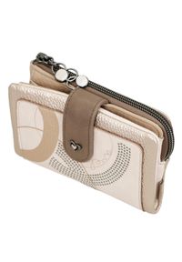 Portfel damski Anekke, z ozdobnym nadrukiem i metalowym logo zapinany na suwak wyposażony w przegrody na karty kieszeń na monety oraz miejsce na bank. Kolor: złoty. Wzór: nadruk #9