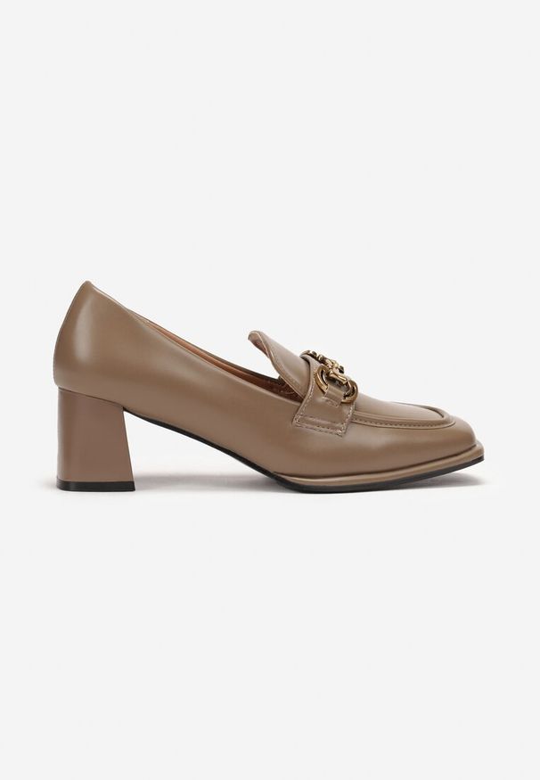 Born2be - Ciemnobeżowe Mokasyny na Niskim Słupku z Klamerką Biana. Kolor: beżowy. Obcas: na słupku. Styl: elegancki