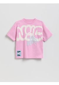 Reserved - T-shirt z nadrukiem - intensywny róż. Kolor: różowy. Materiał: bawełna, dzianina. Wzór: nadruk #1