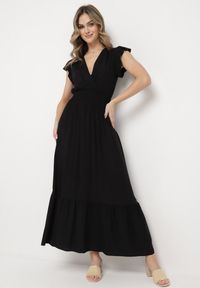 Born2be - Czarna Bawełniana Sukienka Maxi z Kopertową Górą Rozkloszowana Xaliara. Okazja: na ślub cywilny, na wesele, na imprezę. Kolor: czarny. Materiał: bawełna. Sezon: lato. Typ sukienki: kopertowe. Długość: maxi #5