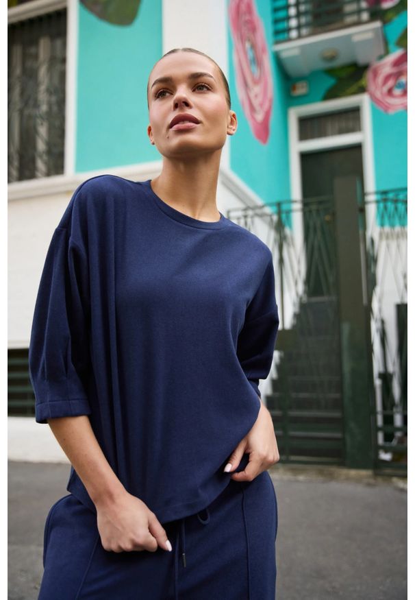 MOODO - Bluza z krótkimi rękawami granatowa. Kolor: niebieski. Długość rękawa: krótki rękaw. Długość: krótkie