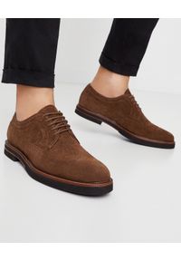 TOD'S - Beżowe derby z zamszu. Okazja: na co dzień. Kolor: brązowy. Materiał: zamsz. Obcas: na płaskiej podeszwie. Styl: casual, wizytowy, elegancki #1