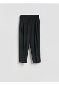 Reserved - Spodnie carrot - czarny. Kolor: czarny. Materiał: tkanina, wełna, wiskoza, len. Wzór: gładki #1