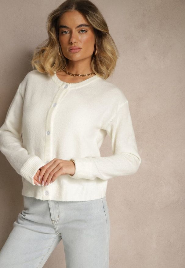 Renee - Biały Klasyczny Kardigan z Zaokrąglonym Dekoltem Reonira. Okazja: na co dzień. Kolor: biały. Materiał: jeans. Styl: klasyczny