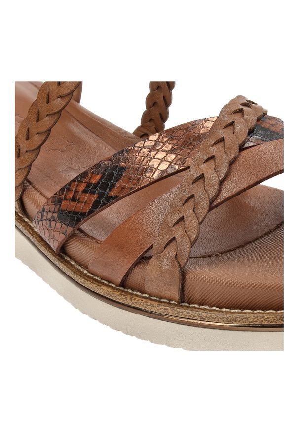 Brązowe Sandały Tamaris Modne Obuwie Damskie. Okazja: na co dzień. Zapięcie: pasek. Kolor: brązowy. Materiał: skóra. Sezon: lato. Obcas: na płaskiej podeszwie. Styl: casual