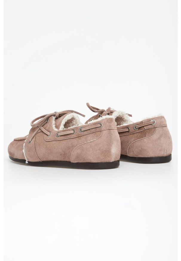 Loafersy damskie zamszowe z futerkiem PESERICO. Materiał: futro, zamsz