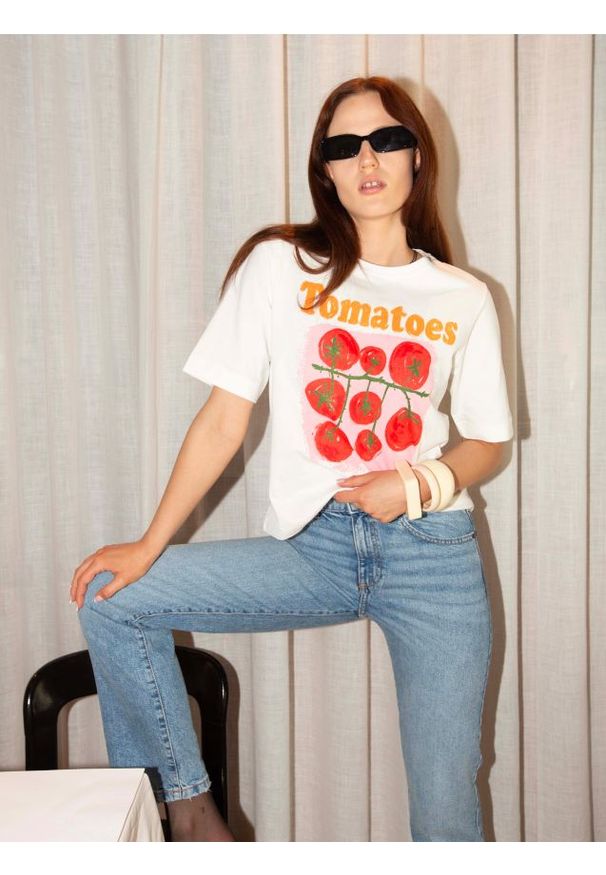 Reserved - T-shirt z nadrukiem - złamana biel. Materiał: tkanina, bawełna. Wzór: nadruk
