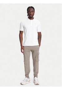 Guess Spodnie dresowe Z4YB08 KAIJ1 Khaki Regular Fit. Kolor: brązowy. Materiał: bawełna #3