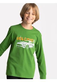 Volcano - Chłopięcy longsleeve z nadrukiem samochodu L-JAPAN JUNIOR. Kolor: zielony. Materiał: włókno, skóra, dresówka, materiał, bawełna. Długość rękawa: długi rękaw. Długość: długie. Wzór: nadruk. Styl: klasyczny #1