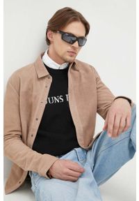 Bruuns Bazaar koszula zamszowa Barley kolor beżowy regular z kołnierzykiem klasycznym. Typ kołnierza: kołnierzyk klasyczny. Kolor: beżowy. Materiał: zamsz. Styl: klasyczny #1