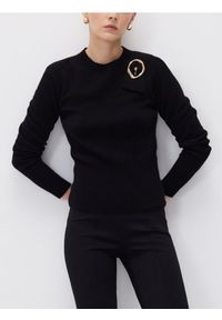 Reserved - Wełniany sweter z klamrą - czarny. Kolor: czarny. Materiał: wełna #1