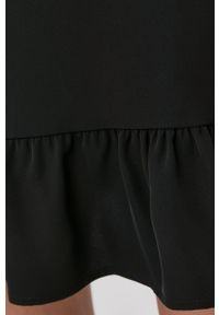 Silvian Heach sukienka kolor czarny midi prosta. Okazja: na co dzień. Kolor: czarny. Materiał: tkanina. Długość rękawa: krótki rękaw. Typ sukienki: proste. Styl: casual. Długość: midi #2