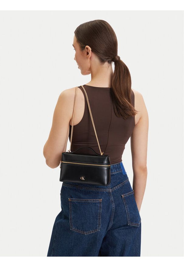 Calvin Klein Torebka Ck Beauty Case On Chain LV04F1134G Czarny. Kolor: czarny. Materiał: skórzane