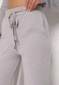 Born2be - Szare Dzianinowe Spodnie o Szerokim Kroju ze Sznurkami Melatusa. Okazja: na co dzień. Stan: podwyższony. Kolor: szary. Materiał: dzianina. Styl: klasyczny, casual, elegancki #5