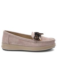 Mokasyny damskie Filippo, cholewka skóra naturalna zamszowa fason wsuwany ozdobna klamra na przodzie miękka linia noska stabilna podeszwa delikatnie. Zapięcie: klamry. Kolor: beżowy. Materiał: zamsz, skóra. Szerokość cholewki: normalna #4