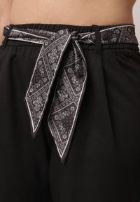Born2be - Czarne Eleganckie Spodnie z Bawełny i Wiskozy z Materiałowym Paskiem-Apaszką Vetina. Okazja: na co dzień, na spotkanie biznesowe, do pracy. Kolor: czarny. Materiał: wiskoza, bawełna, materiał. Styl: elegancki #8
