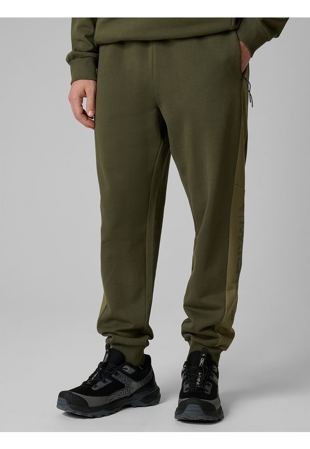 4f - 4F Spodnie dresowe joggery męskie - khaki XL. Kolor: oliwkowy, brązowy, wielokolorowy. Materiał: dresówka. Sport: fitness