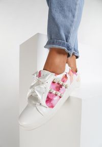 Renee - Białe Sneakersy Lucky Burble. Zapięcie: sznurówki. Kolor: biały. Materiał: satyna, skóra. Wzór: nadruk, kwiaty #4