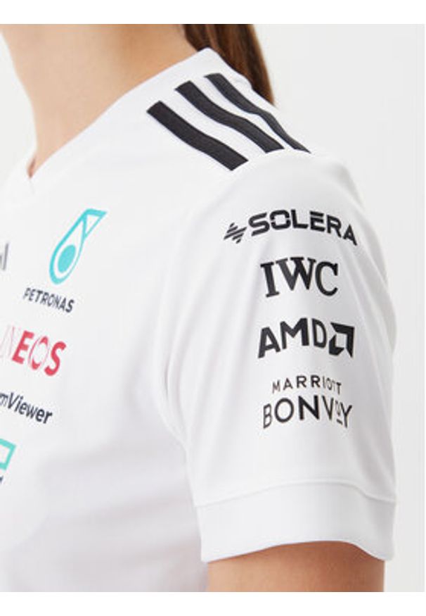 Adidas - adidas T-Shirt Mercedes - AMG Petronas Formula One Team JX5799 Biały Regular Fit. Kolor: biały. Materiał: syntetyk