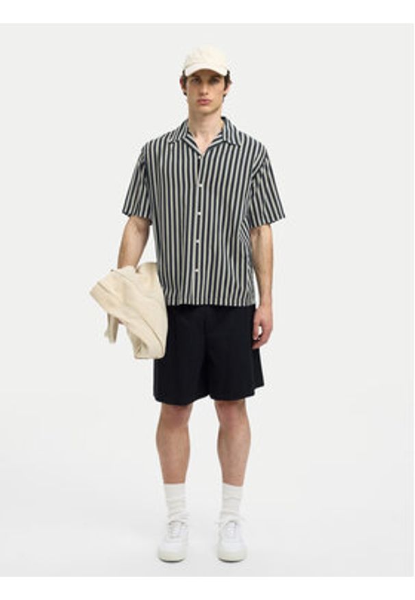 Selected Homme Koszula 16091381 Granatowy Relaxed Fit. Kolor: niebieski. Materiał: bawełna