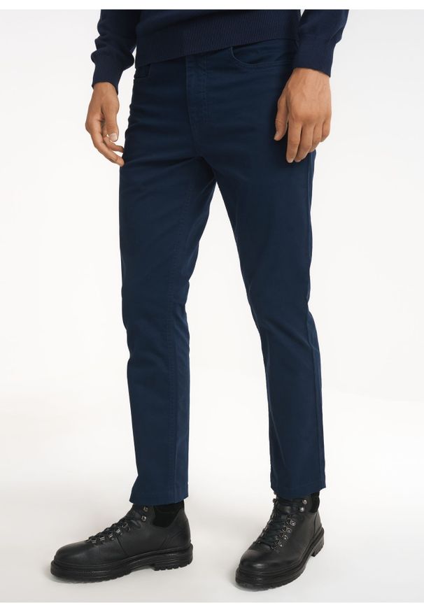 Ochnik - Granatowe spodnie męskie. Kolor: niebieski. Materiał: bawełna