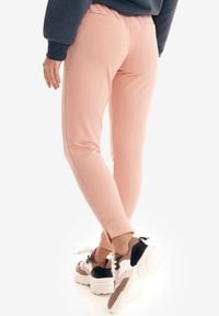 Born2be - Jasnoróżowe Spodnie Badura Misossia. Kolor: różowy. Materiał: elastan, materiał, bawełna. Długość: długie. Wzór: gładki, haft. Styl: sportowy #2