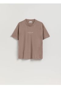 Reserved - T-shirt boxy z nadrukiem - beżowy. Kolor: beżowy. Materiał: bawełna, dzianina. Wzór: nadruk