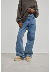 Marsala - Spodnie jeansowe w kolorze DARK DENIM - MANHATTAN -M. Okazja: na co dzień. Materiał: jeans, denim. Wzór: aplikacja, haft. Styl: casual, elegancki